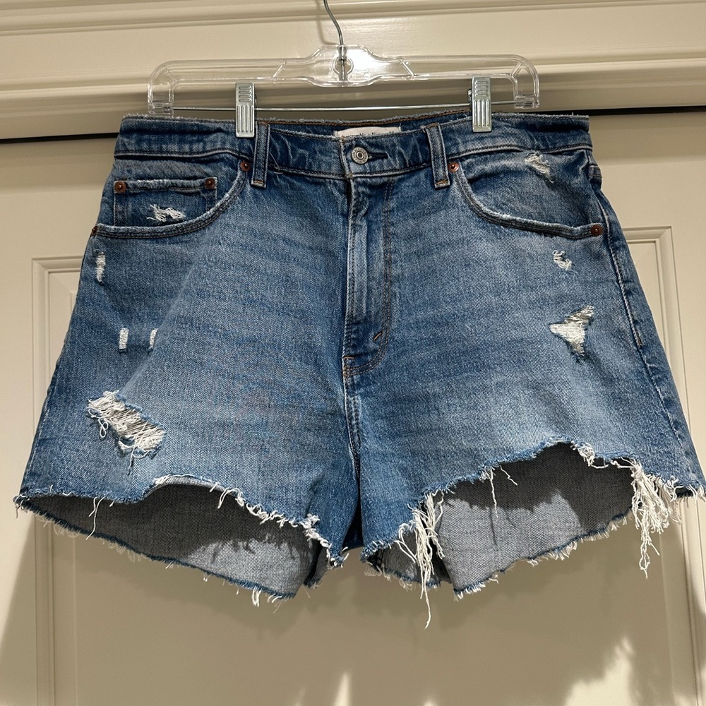 Abercrombie High Rise Mom Short Curve Love Sz 32 medium distressed wash